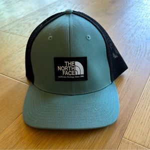 North Face flexfit hat, size L/XL